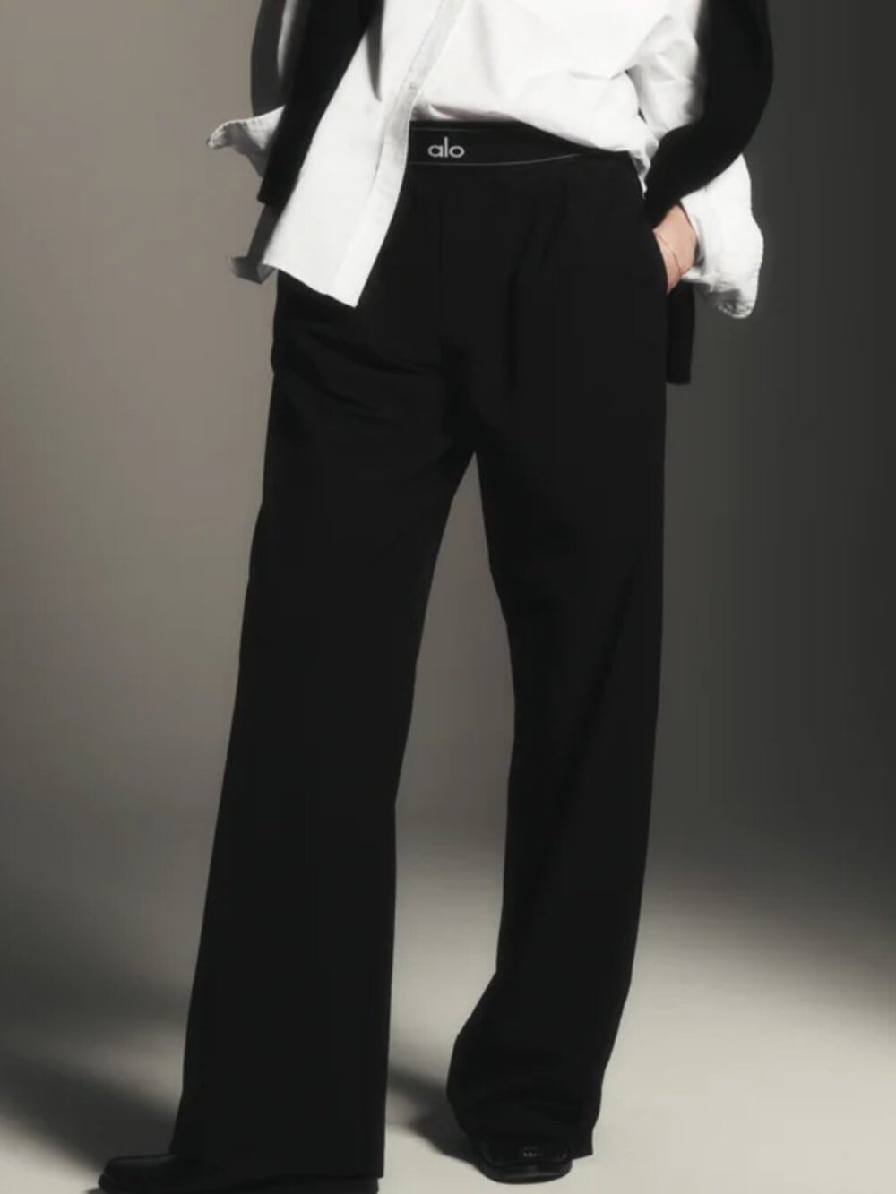 ALO Yoga Suit Up Trouser, Black, Brand New with Tags, Regular 30" Inseam🙆🏻♀️✨ - Picture 4 of 8